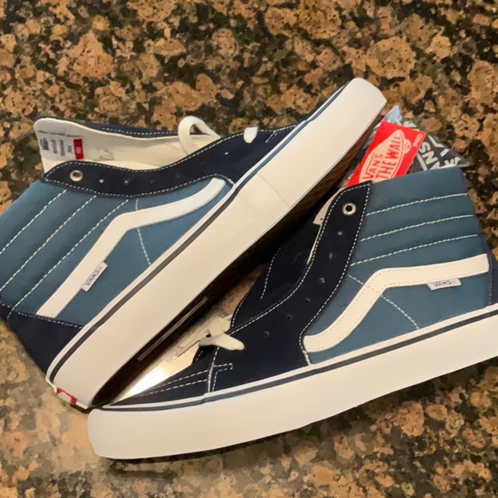 NWT hi top VANS mens size 11.5